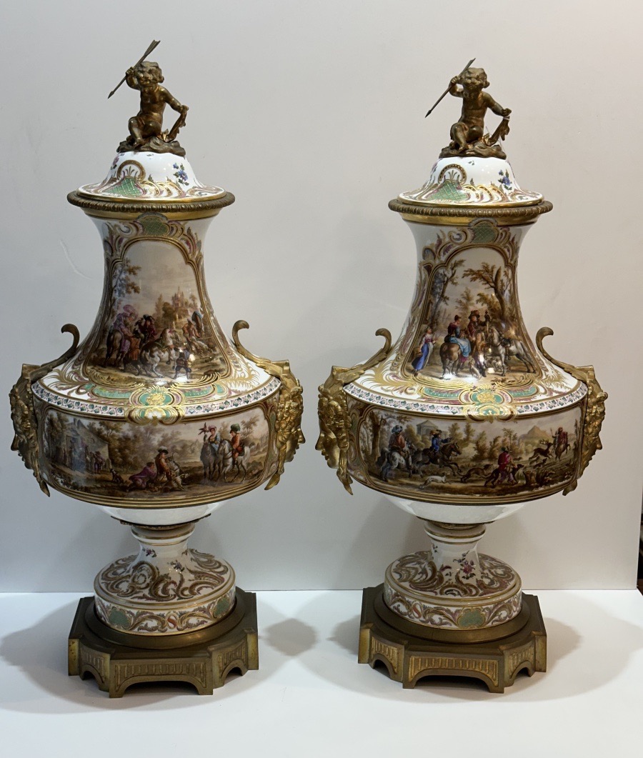  paire de vases couverts en porcelaine de Meissen, XIXᵉ siècle