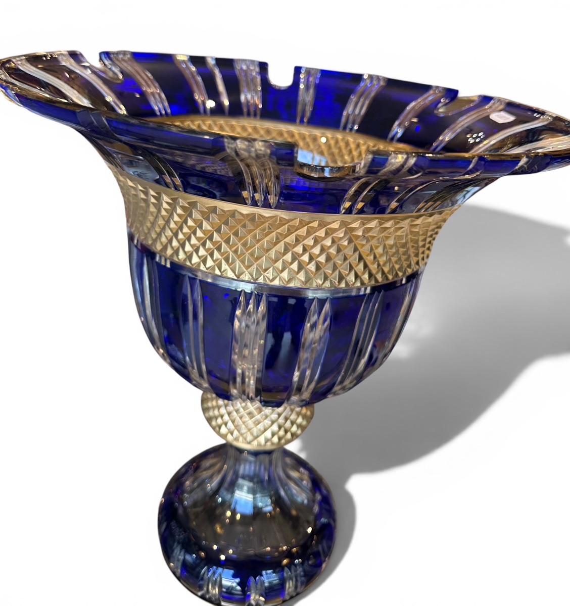 Coupe de centre de table en cristal bleu taillé  doré – XXᵉ siècle-photo-1