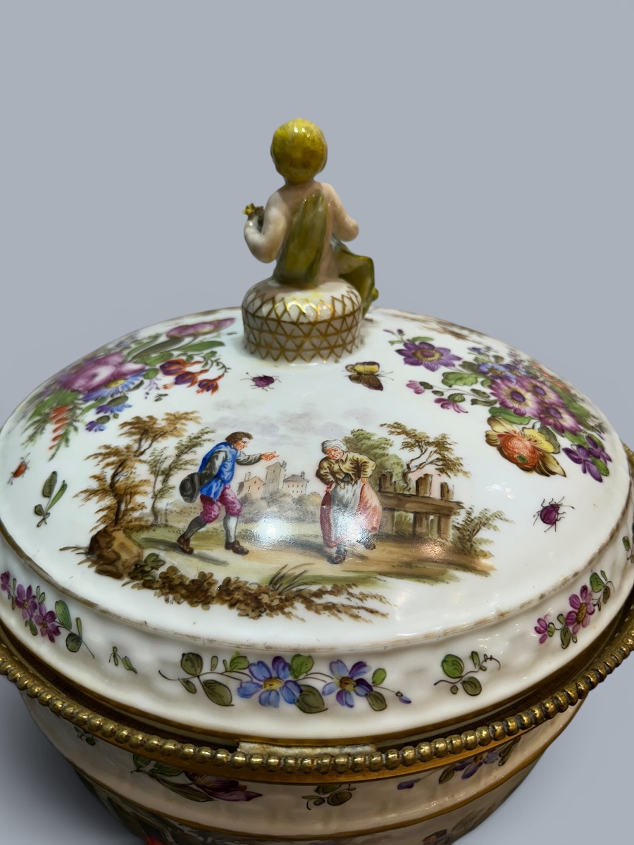 Saxon Porcelain Table Centerpiece -photo-3