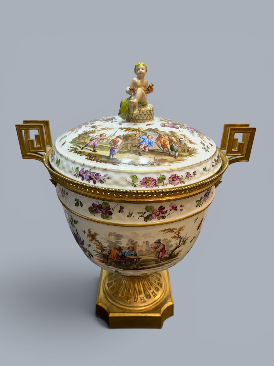 Saxon Porcelain Table Centerpiece -photo-5