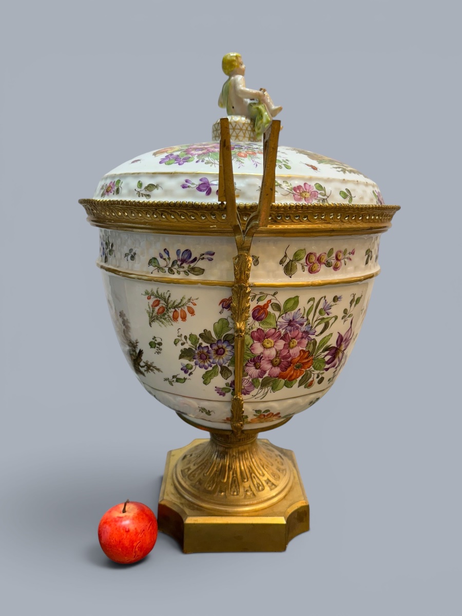 Saxon Porcelain Table Centerpiece -photo-6