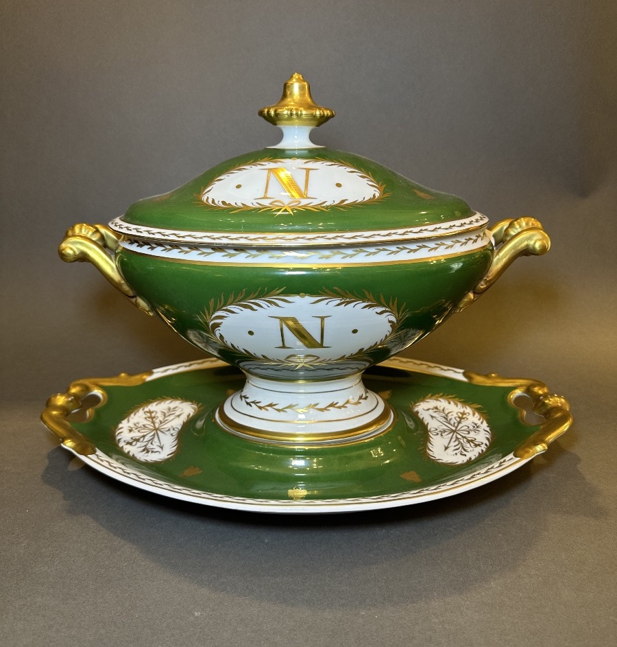 soupière couverte en porcelaine de Paris d’époque Empire – XIXᵉ siècle