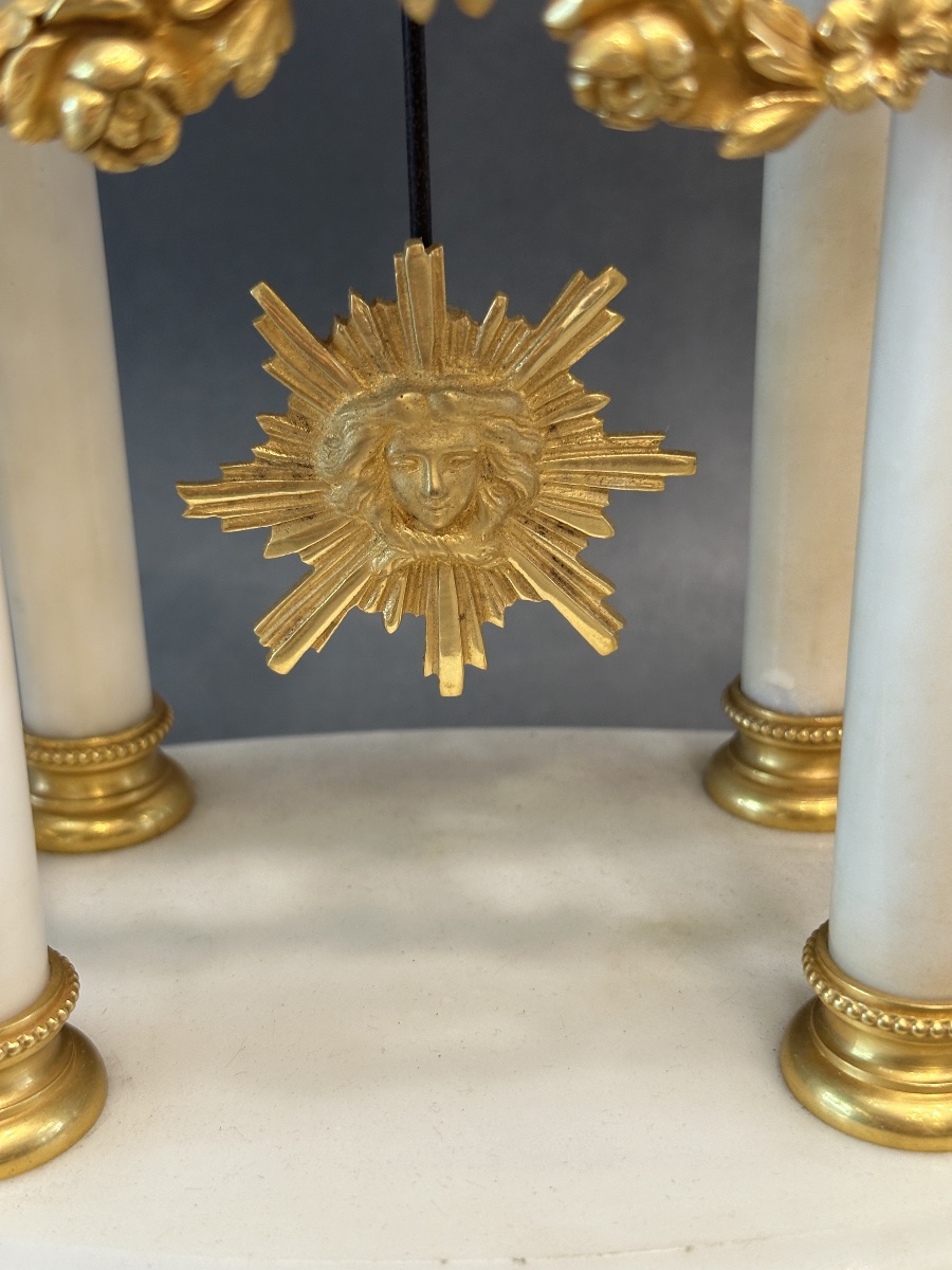 White Marble And Bronze Fireplace Mantelpiece – Clock And Pair Of Vases-photo-3