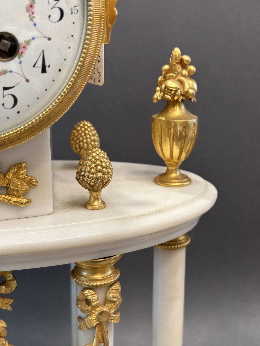 White Marble And Bronze Fireplace Mantelpiece – Clock And Pair Of Vases-photo-4