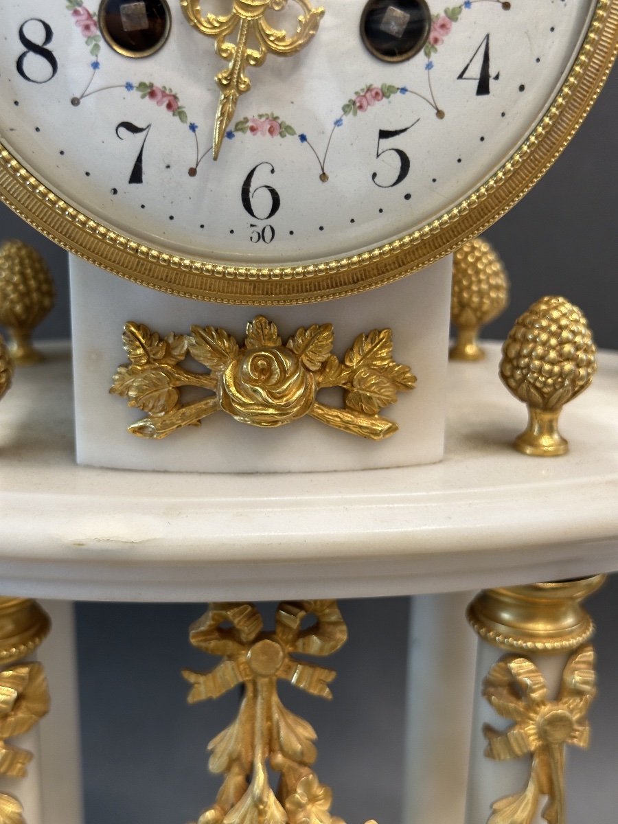 White Marble And Bronze Fireplace Mantelpiece – Clock And Pair Of Vases-photo-1
