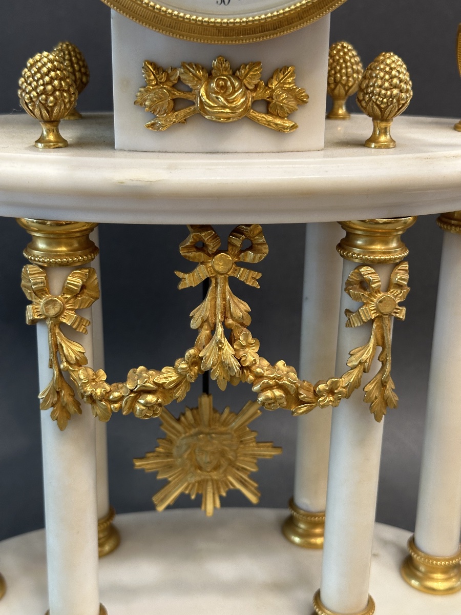 White Marble And Bronze Fireplace Mantelpiece – Clock And Pair Of Vases-photo-2