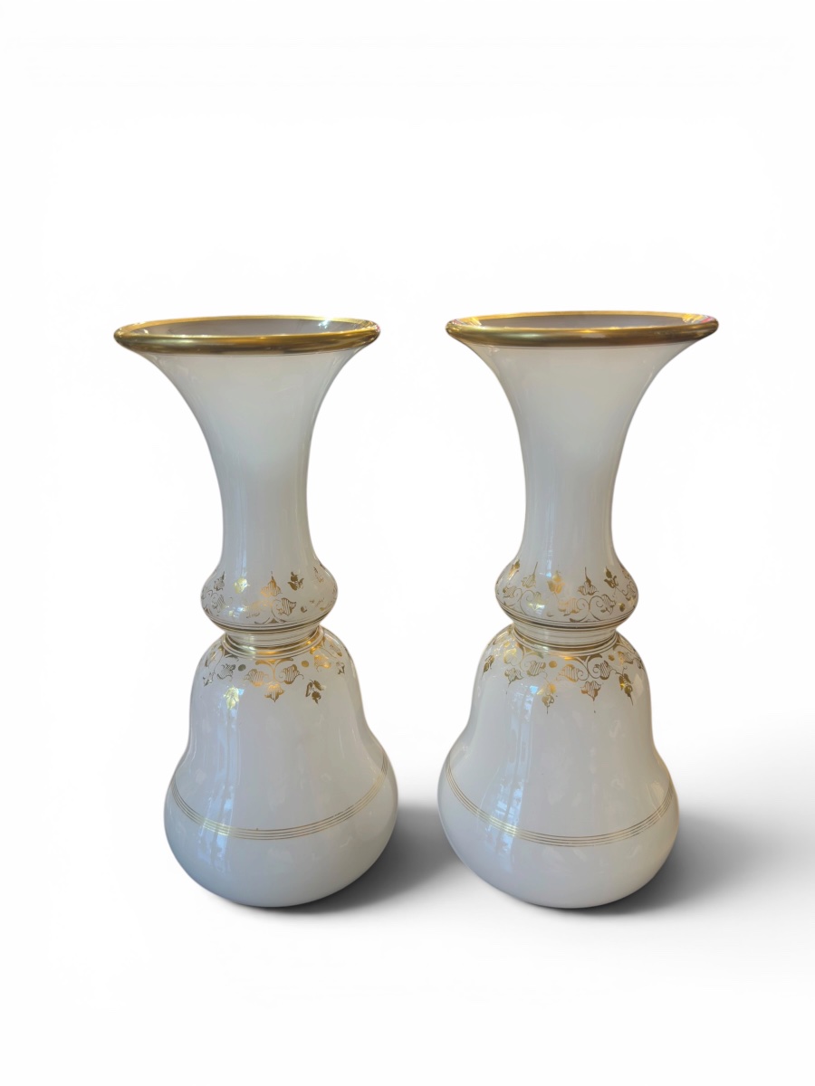 Paire de vases en opaline blanche Baccarat – Hauteur 24,5 cm-photo-2