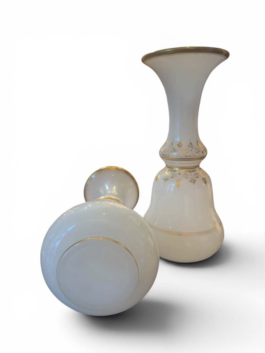 Paire de vases en opaline blanche Baccarat – Hauteur 24,5 cm-photo-4