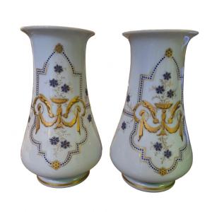 Paire De Vases En Opaline De Baccarat Violet , Décor Dorée, Parfait état