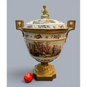 Saxon Porcelain Table Centerpiece On A Gilded Bronze Base – 19th Century