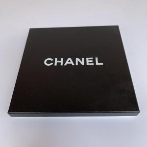 Châle Chanel en soie noire 