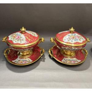 Paire de soupières couvertes en porcelaine de Limoges P. Pastaud – Décor peint à la main