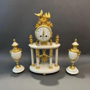 White Marble And Bronze Fireplace Mantelpiece – Clock And Pair Of Vases