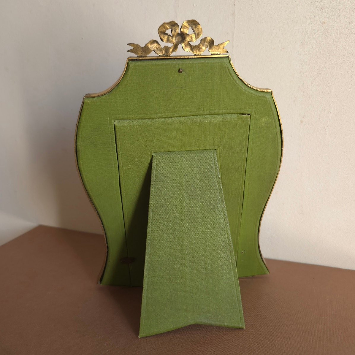 Louis XVI Style Photo Frame From The Early 20th Century With Putti And Flower Garland-photo-3