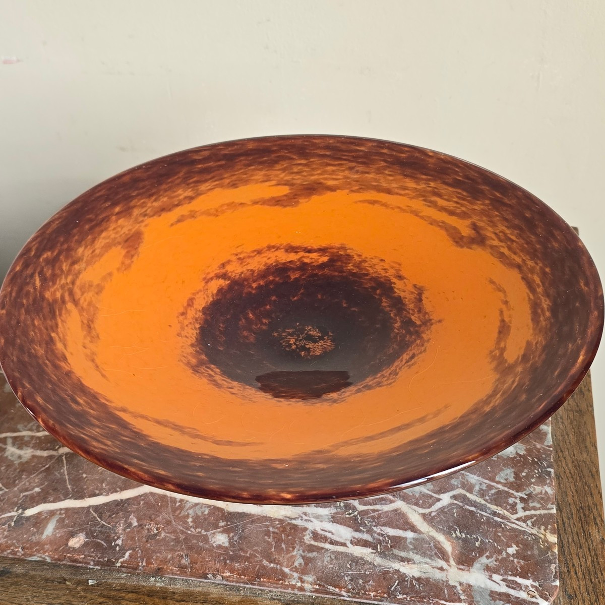 André Delatte ( 1887- 1953 ) Nancy coupe en verre marmoréen orangé de 31 cm de diamètre "-photo-3