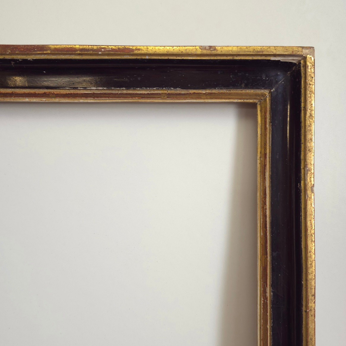Cadre baguette fin XVIIIe noir et or feuillure : 31,7 x 41,9 cm-photo-3