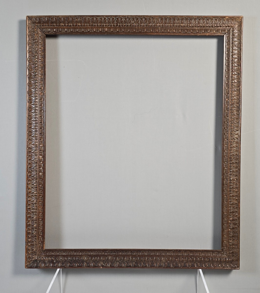 Cadre 1900  décor palmettes bois feuillure : 42,5 x 35 cm