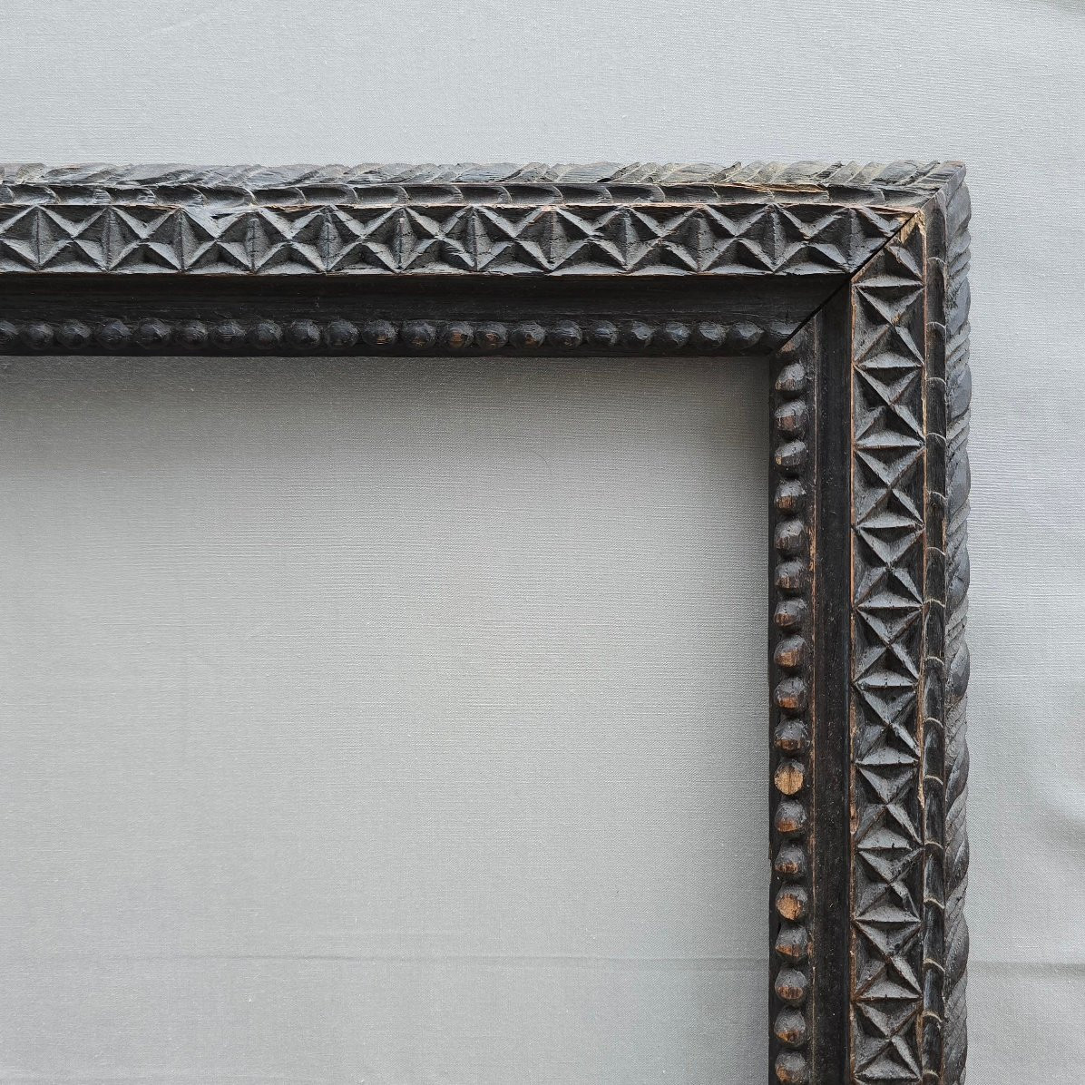 Cadre bois sculpté décor géométrique XIXe feuillure : 37,5 x 54 cm-photo-4