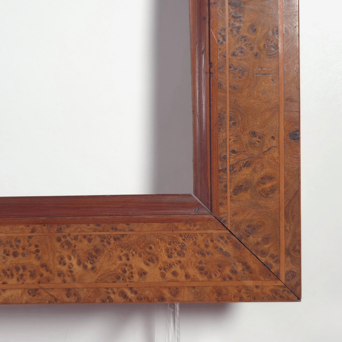 Cadre à filets loupe d’amboine XIXe feuillure : 24 x 31 cm-photo-1