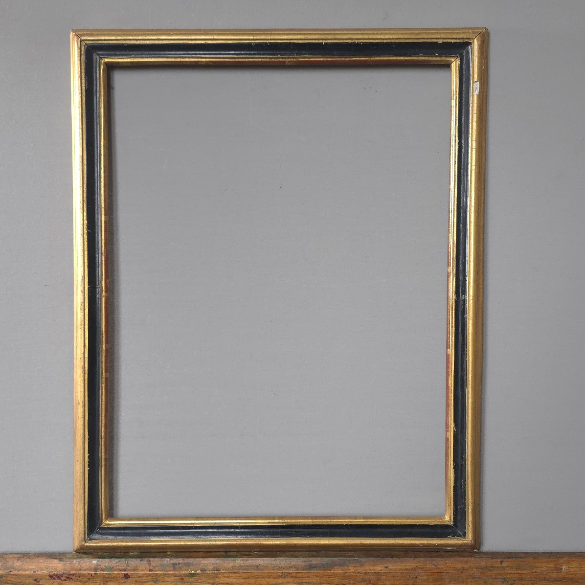  Cadre XIXe noir et dorure or feuillure : 44 x 32,8 cm Vue:42 x 31,4 cm Largeur : 3,5 cm