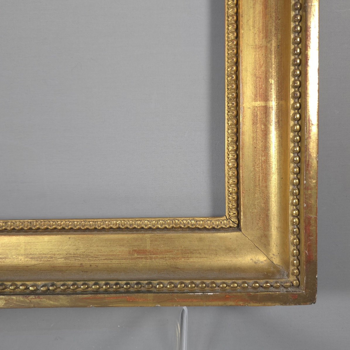 Cadre fin XVIIIe bois doré rang de perles feuillure : 27,5 x 29,5 cm-photo-1
