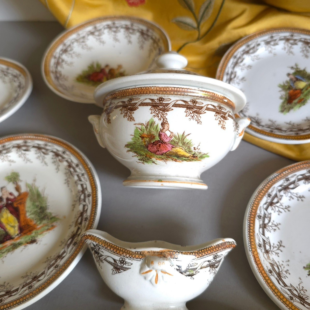 Dinette poupée ancienne terre de fer Longchamp 18 pièces