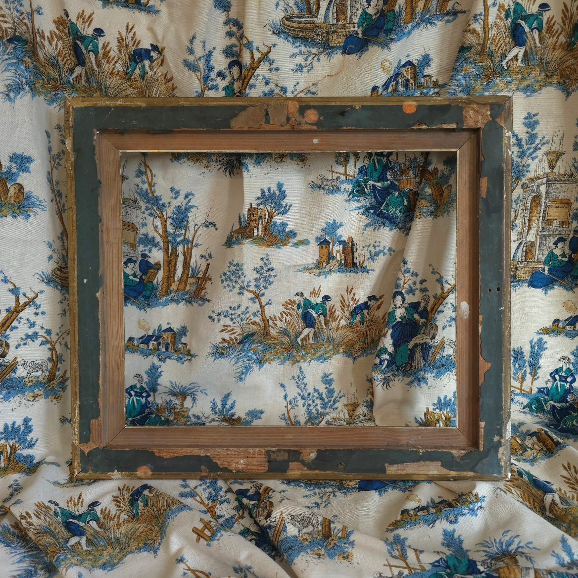 Cadre doré XIXe  feuillure: 32 x 37,5 cm vue : 33,2 x 27,7 cm-photo-3