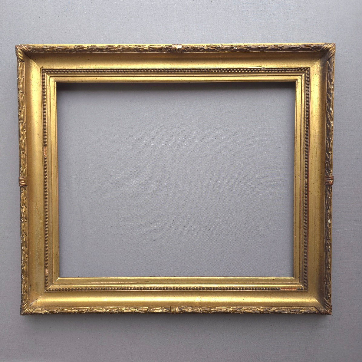 Cadre doré XIXe  feuillure: 32 x 37,5 cm vue : 33,2 x 27,7 cm