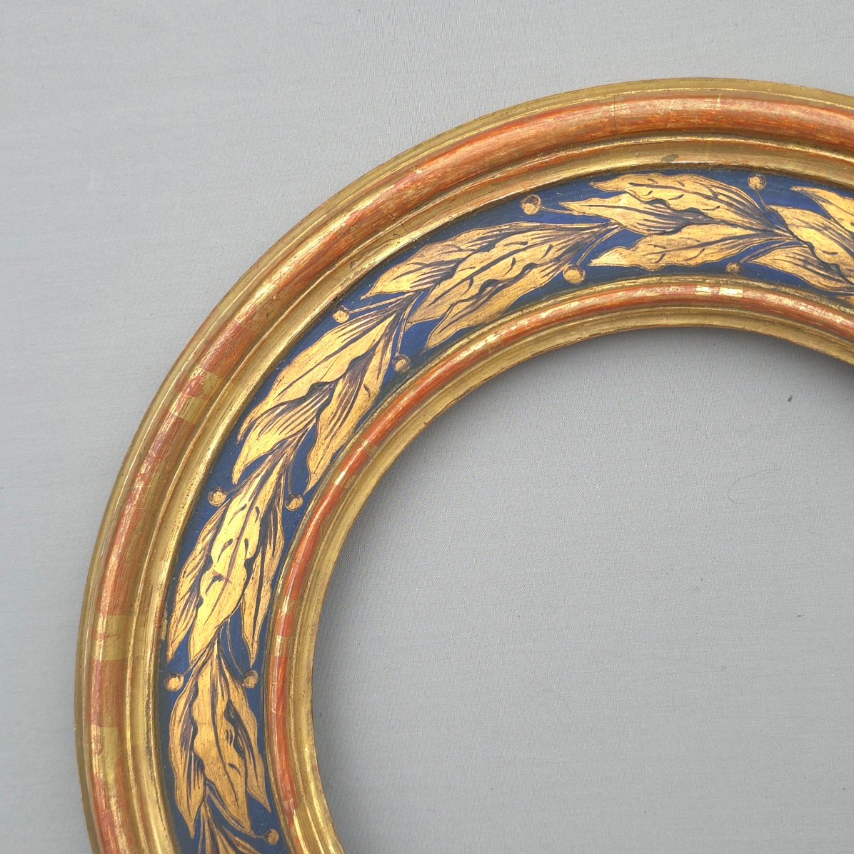 Gilded Round Italian Frame Decorated With Laurel Leaves Diam: 19 Cm-photo-2