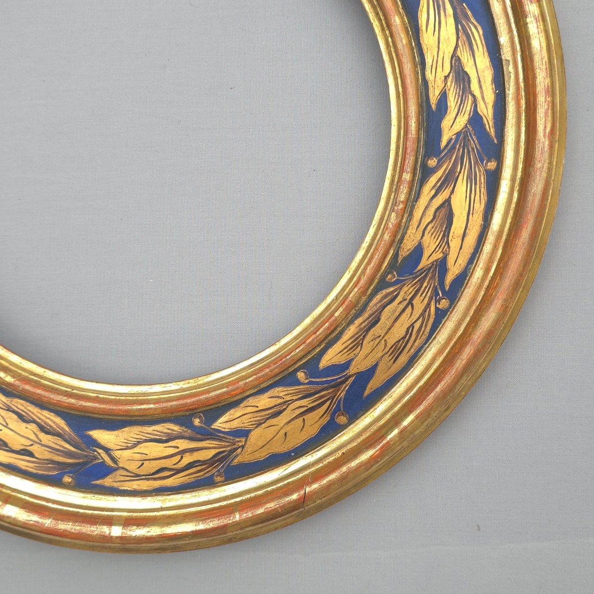 Gilded Round Italian Frame Decorated With Laurel Leaves Diam: 19 Cm-photo-3