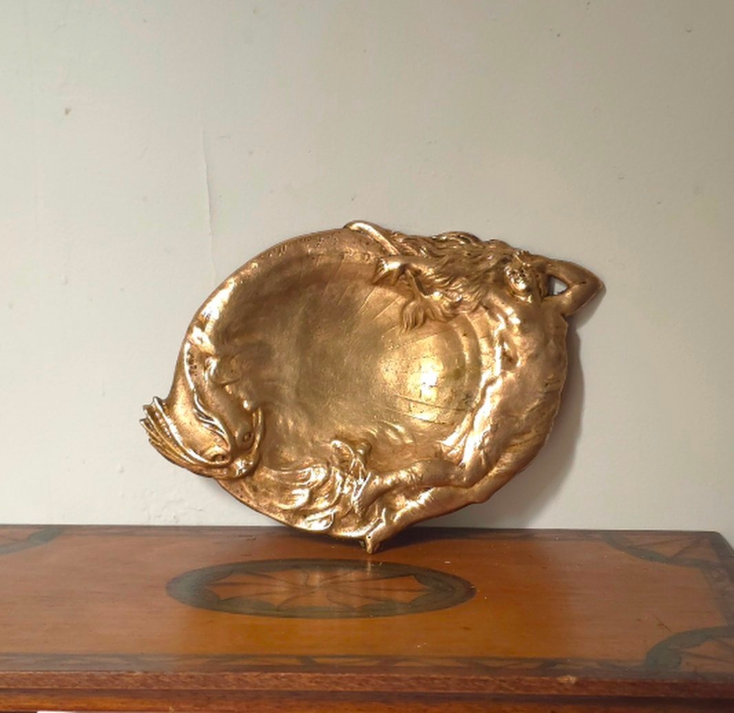 Georges TONNELIER (1858-1937) vide poche Art- Nouveau  bronze Naïade et baleine