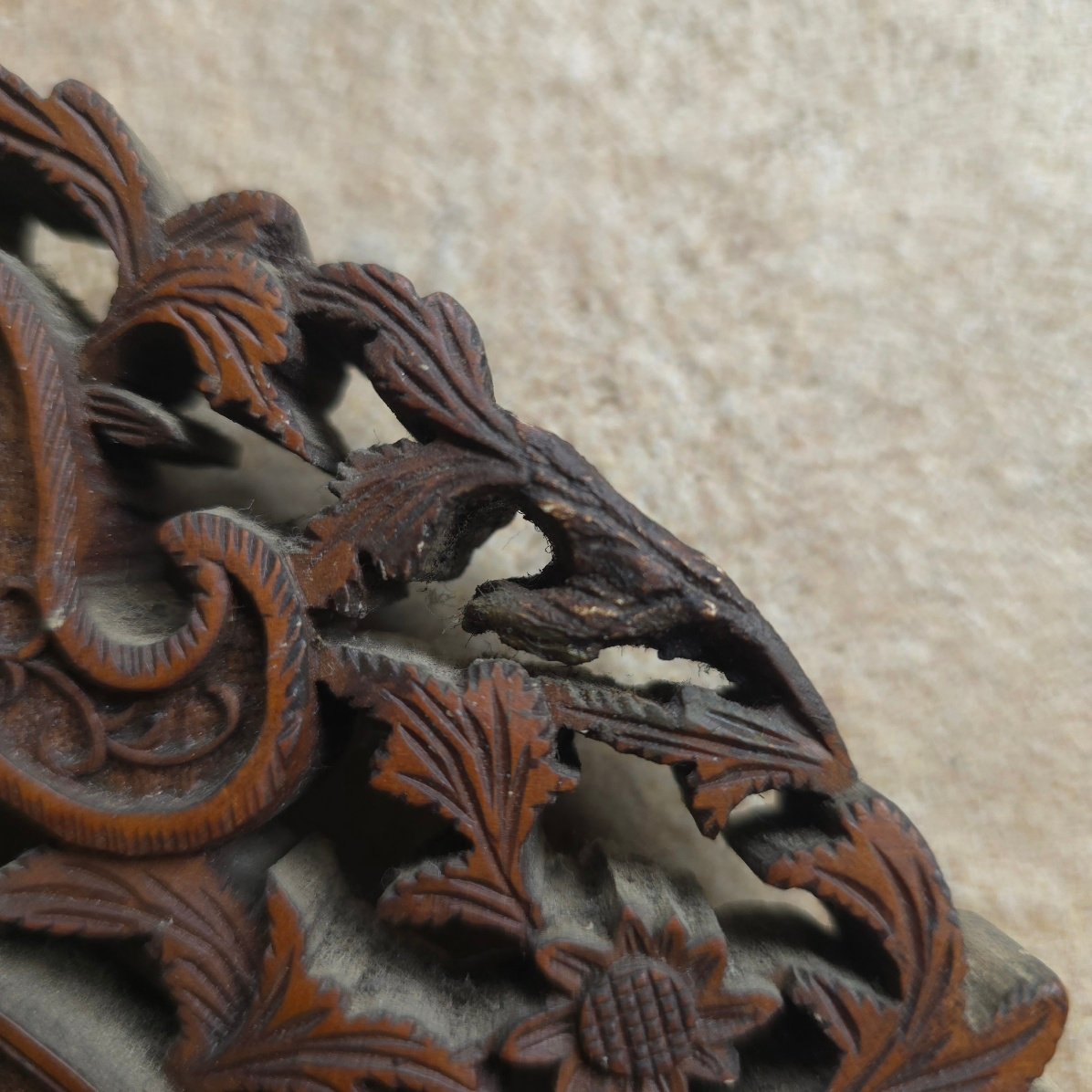 Late 19th-century Chinese Oval Carved Wooden Frame-photo-3