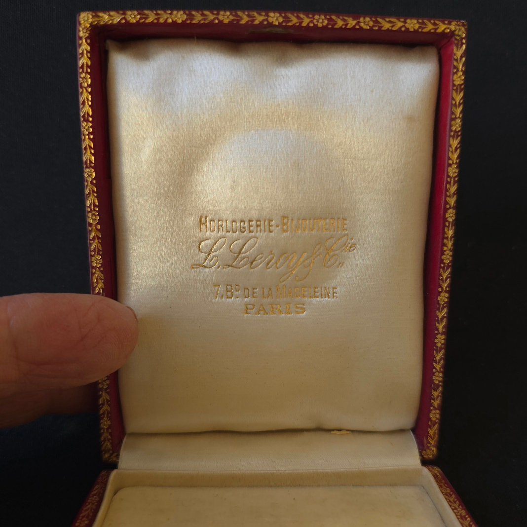 Bijouterie Leroy et Cie Écrin à bijoux maroquin rouge doré au petit fer chiffré B.T.-photo-3