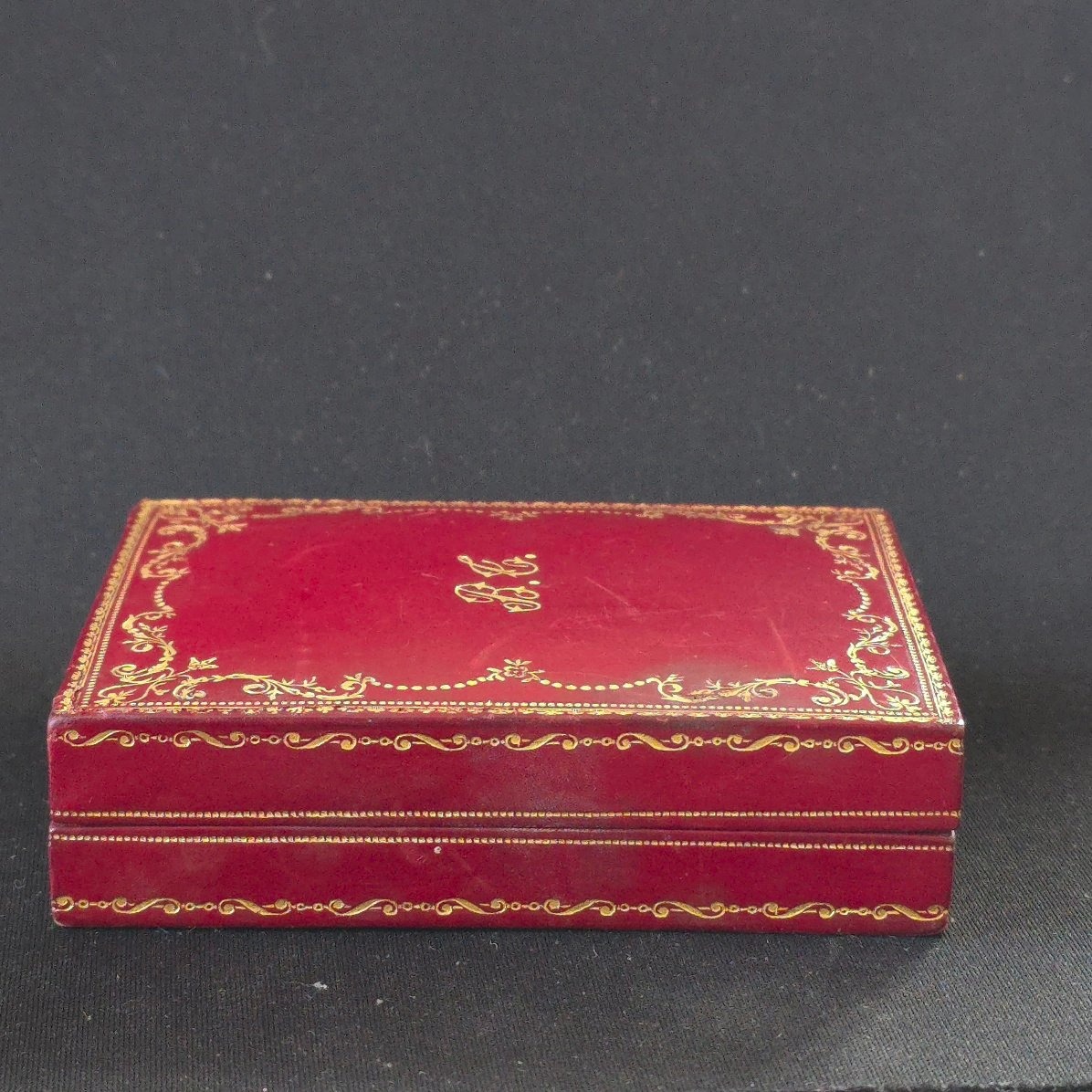 Bijouterie Leroy et Cie Écrin à bijoux maroquin rouge doré au petit fer chiffré B.T.-photo-1