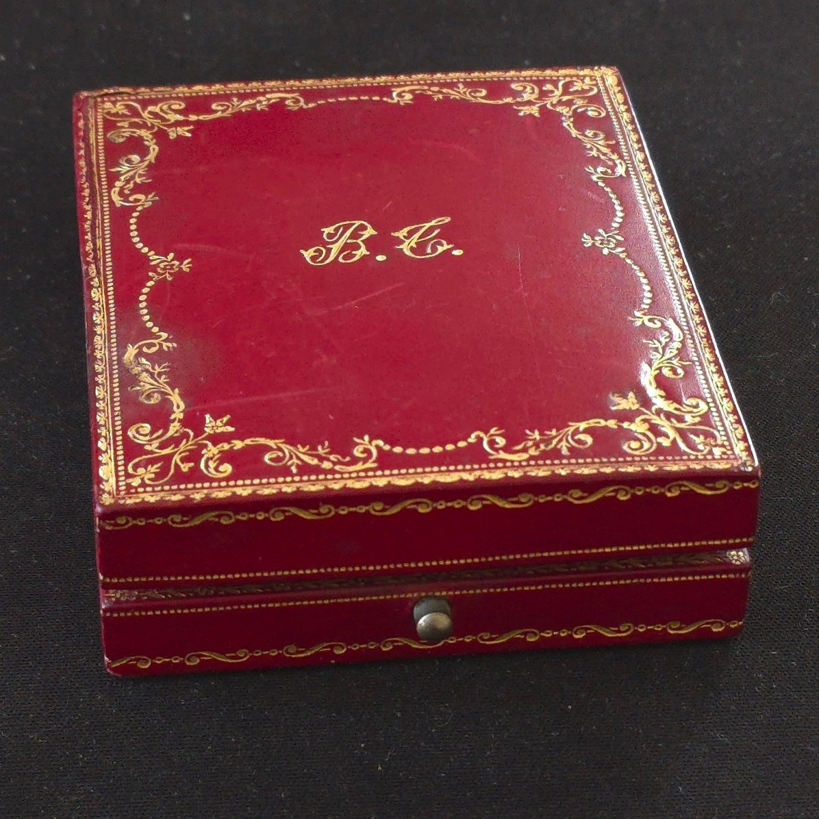 Bijouterie Leroy et Cie Écrin à bijoux maroquin rouge doré au petit fer chiffré B.T.-photo-2