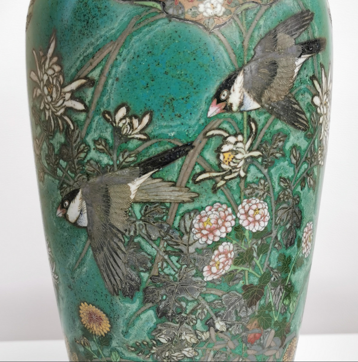 Paire de vases en émail cloisonné , Japon , ère Meiji , fin XIXième siècle-photo-3