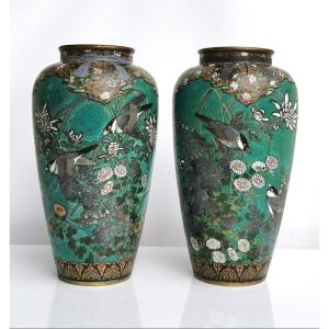 Paire de vases en émail cloisonné , Japon , ère Meiji , fin XIXième siècle
