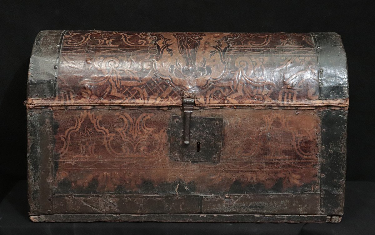 Leather Chest, Central Italy, 17th Century-photo-2