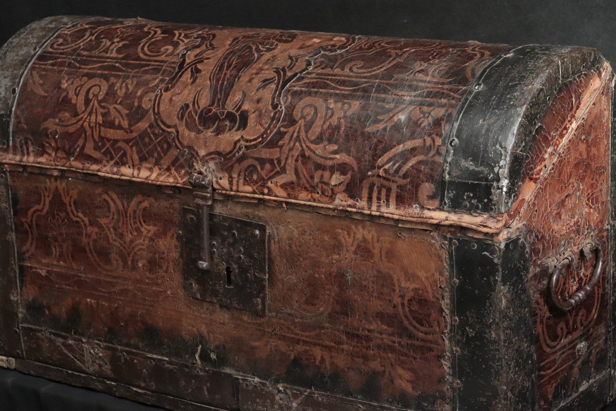 Leather Chest, Central Italy, 17th Century-photo-4