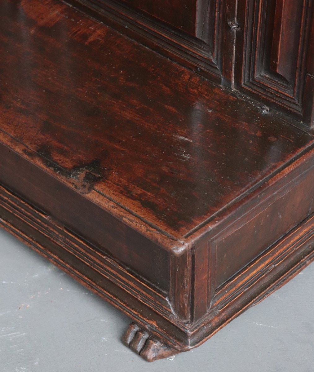  Walnut Kneeler, Tuscany, 17th Century-photo-1