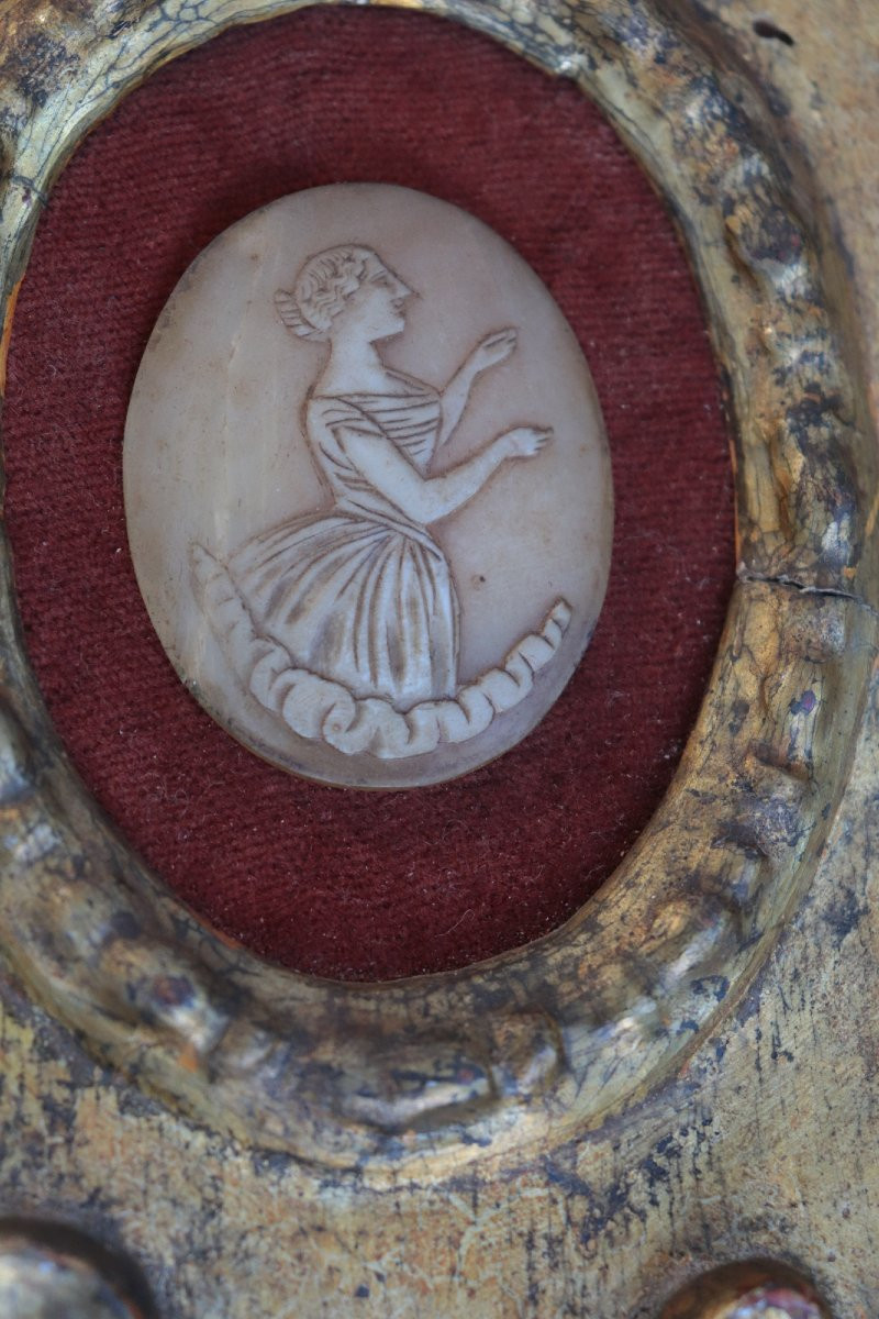 3 cadres dorés avec camée, Toscane, 18e siècle-photo-1