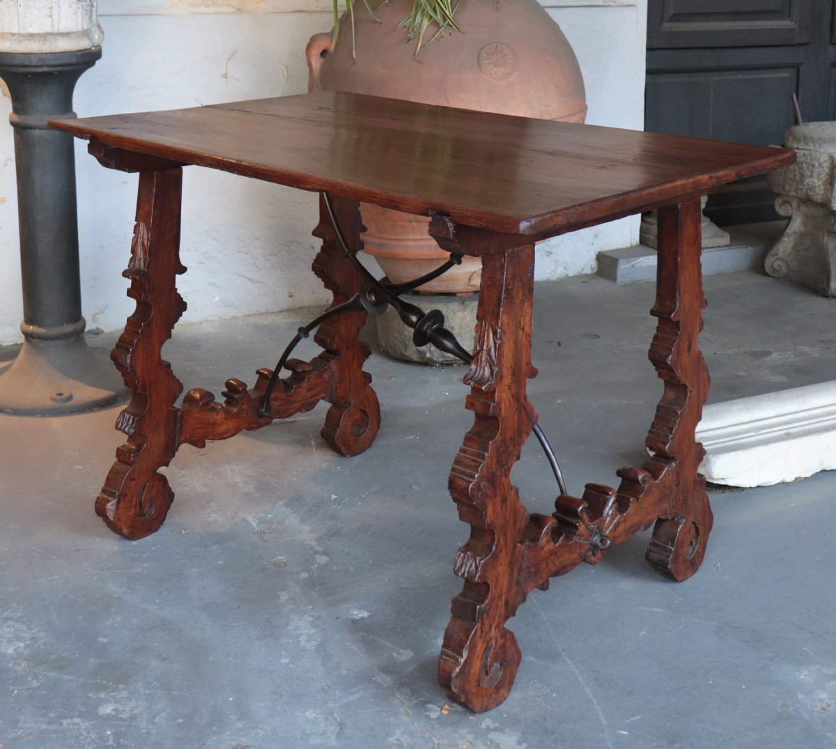 Table en forme de lyre, Espagne, XVIIe siècle
