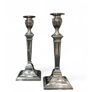 Paire de bougeoirs argentés, XIXe siècle