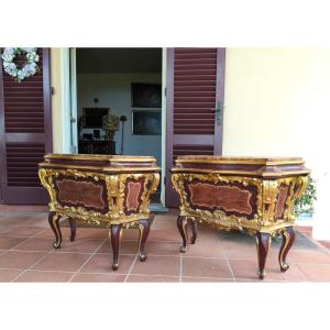 Paire de tables de chevet en laqué et doré, XXe siècle