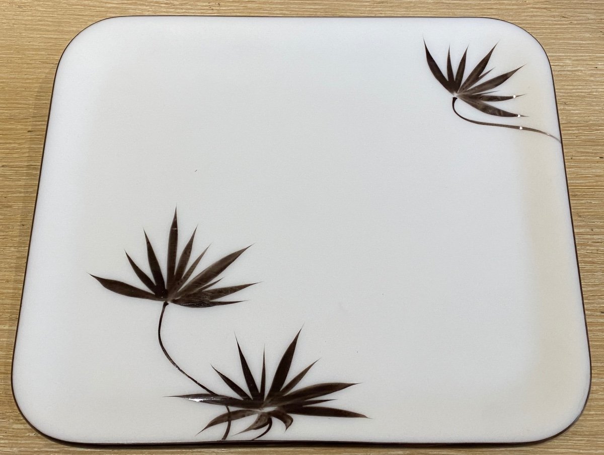 Hard Opaline "flat" By Master Glassmaker Bernard Gilbert 20th Century Foliage Very Good Condition 29.5x24.5 Cm