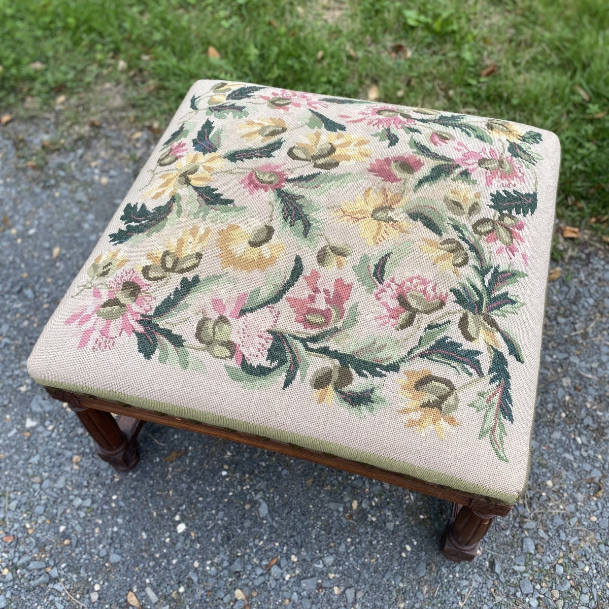 Grand tabouret Louis XIII en tapisserie motif fleuri-photo-4