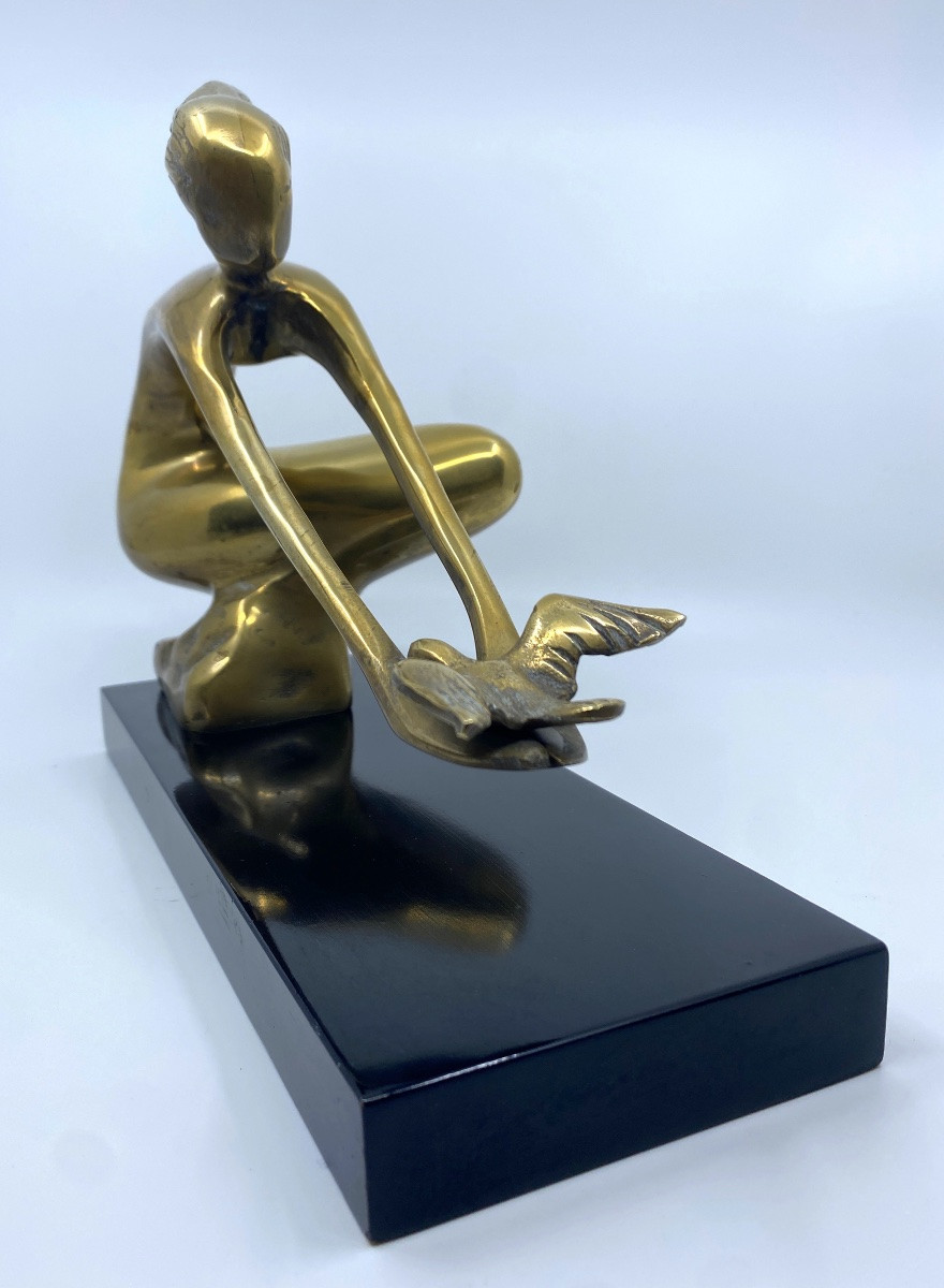 Allegory Of Peace - Sculpture On A Pedestal-photo-2