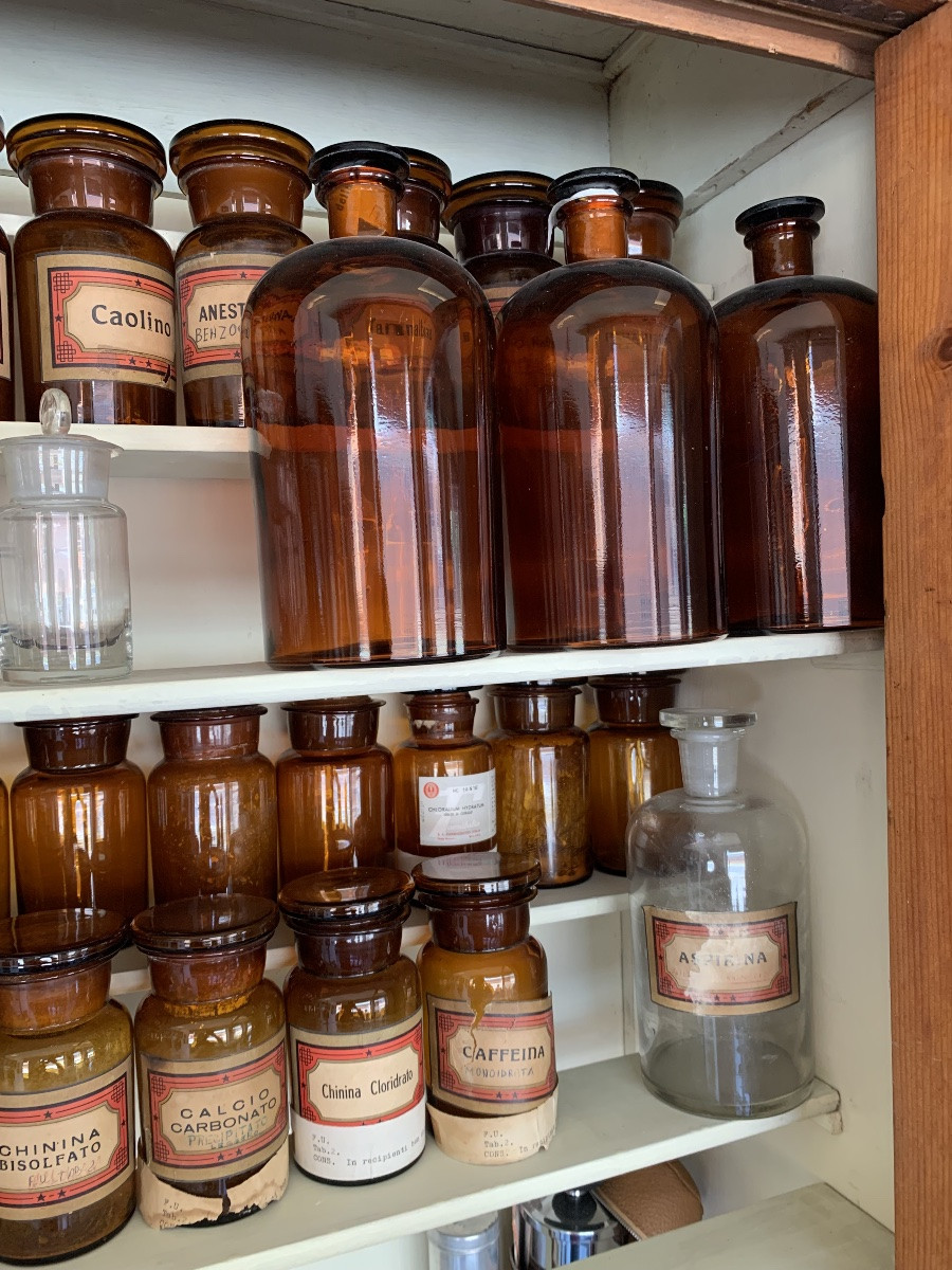 Stock de 77 bouteilles en verre soufflé par pharmacie,1925/1960-photo-4