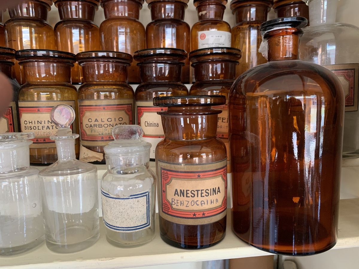Stock de 77 bouteilles en verre soufflé par pharmacie,1925/1960-photo-6