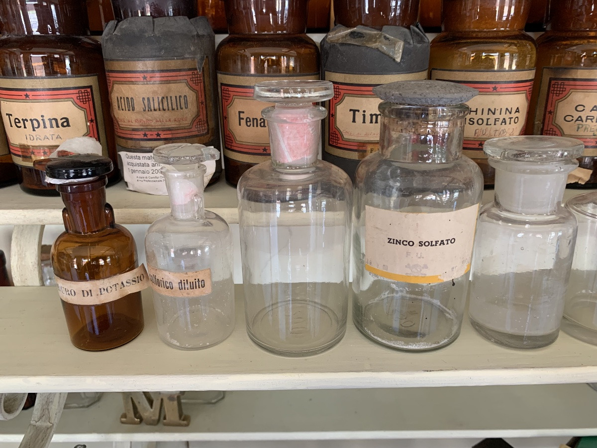 Stock de 77 bouteilles en verre soufflé par pharmacie,1925/1960-photo-7